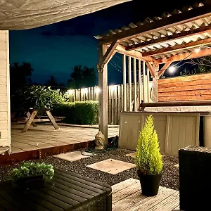 Wellness With Jacuzzi &sauna&private Garden Near Amsterdam , Vijfhuizen Netherlands